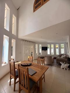 Elegant villa with swimming pool and private beach - 0