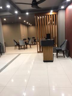 Hotel Crossroads - 4