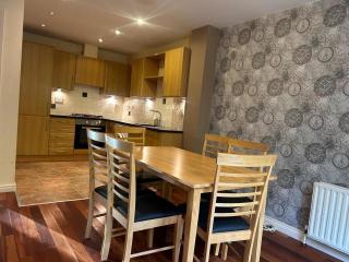 3BR House Sleeps 6 with Parking Near Ormeau Park - 5