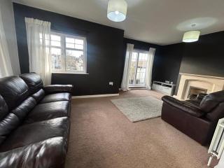 3BR House Sleeps 6 with Parking Near Ormeau Park - 2