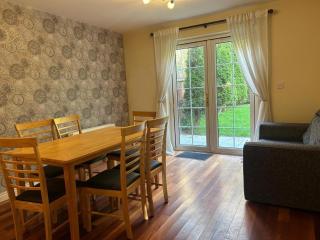 3BR House Sleeps 6 with Parking Near Ormeau Park - 1