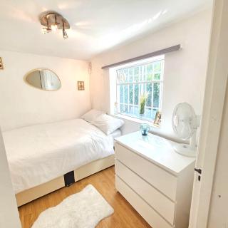 Modern Apartment 5 min to Stations - 1