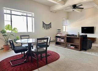 Westown 1BR Apt Near Fiserv, Baird, and Theater District - 8