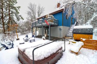 Hot Tub, Fire Pit and Barrel Sauna Poconos Abode - 8