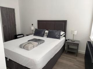 Modern 1-Bed in Victorian Building, Bury - 3