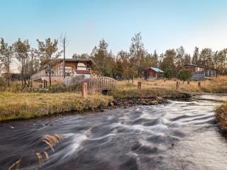 Riverside Cabin - Hot Tub, Fishing and Relaxing Escape - 8