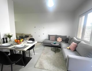 Eleanor Seeside Apartment - 2