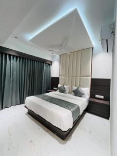 Hotel Peceful Villa - 9