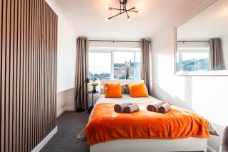 Free Parking 11 Guests Family&Contractors Bedford - 3