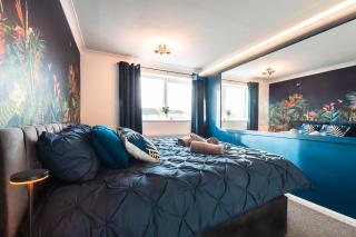 Free Parking 11 Guests Family&Contractors Bedford - 6