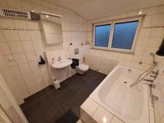 Helle, großzügige Dachgeschosswohnung - 3