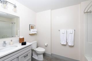 Cozy Double Queen Apartment Close to Fiserv with Parking - 2