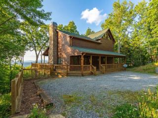 A Bears Lair - Scenic Views, Hot Tub, Cozy Fireplace in the Prestigious Mountain High Community near Blue Ridge - Mineral Bluff, - 3