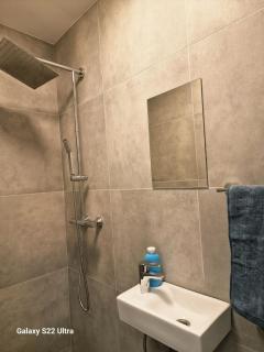 RentA Citywalk Flat - 4