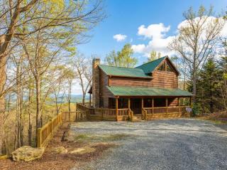 A Bears Lair - Scenic Views, Hot Tub, Cozy Fireplace in the Prestigious Mountain High Community near Blue Ridge - Mineral Bluff, - 1