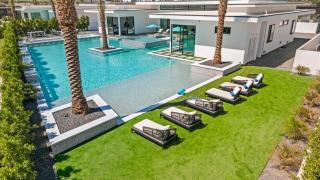 Sleeps 28 2 Luxe Villas w Pickleball Court Bravo Villas Dorada by AvantStay - Desert Groves Mobile Home Park - 9