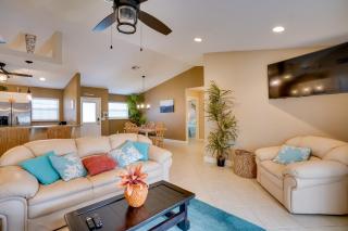 Pool and Outdoor Bar Cape Coral Home - 8