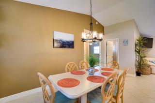 Pool and Outdoor Bar Cape Coral Home - 2