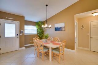 Pool and Outdoor Bar Cape Coral Home - 3