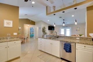 Pool and Outdoor Bar Cape Coral Home - 1