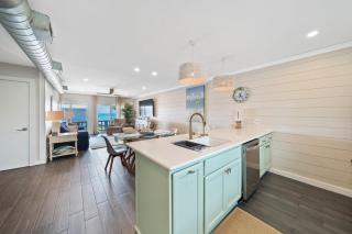 Shoreline Breeze l Steps to the Beach l Beautiful views from 2nd and 3rd balconies - 0