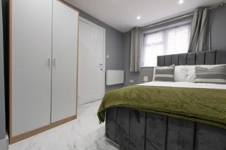 Bright 2-Bedroom Ensuite Apartment with Kitchen - Belvedere - 2