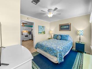 Sunseekers 3 The Breezeway l Beachfront With Beautiful Views l Walk or Bike to Restaurants - 4