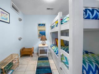 Sunseekers 7 Highview l Beachfront With Beautiful Views l Walk or Bike to Restaurants - 4