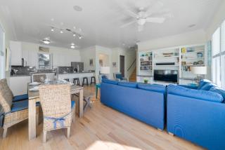 Surfer Dog l Beachfront Pool l Includes Beach Chairs and Bikes - 3