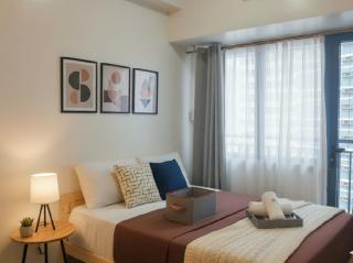 Makati Business District Prime Accommodations - 1