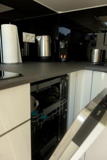 Modern Garden Apartment - 15min to center - 9