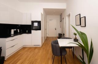 Modern Garden Apartment - 15min to center - 1