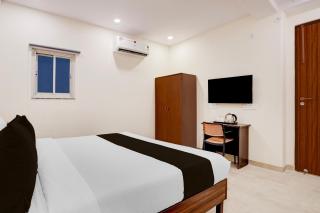 Super Townhouse Preet Vihar Metro Station - 7