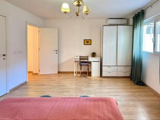 Puerta del Mar Apartments - 8