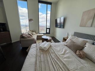 Stylish Studio Steps to Tysons Metro - Queen Bed - 8