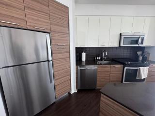 Stylish Studio Steps to Tysons Metro - Queen Bed - 7