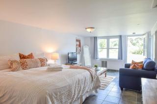 Waterfront easy access to town center - 1