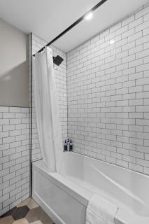 Harbour View Row Home Near Signal Hill & Downtown - 2