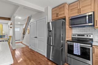 Harbour View Row Home Near Signal Hill & Downtown - 3