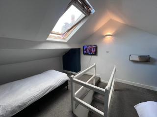 The Bluebird B&B II - 4