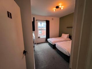 The Bluebird B&B II - 9