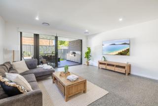 Summer Dayz Shoal Bay, 21B Tomaree Rd - ducted air and WiFi - 7