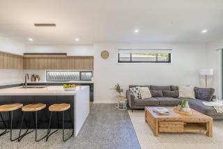 Summer Dayz Shoal Bay, 21B Tomaree Rd - ducted air and WiFi - 4