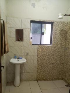 habitación cómoda con baño en suite y servicio de taxi - Isla del Mono - 7