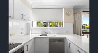 Alex Heads Beachfront Resort Living - 2