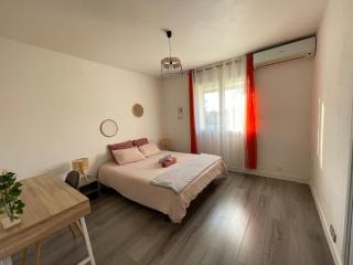 4 bedroom house and pool - 7