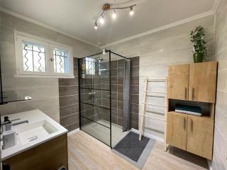 4 bedroom house and pool - 4