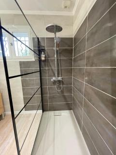 4 bedroom house and pool - 3