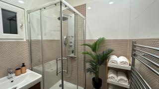 Stylish Apartment by Charles Bridge - 5