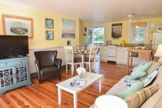 Cottage w Private Association Pool - 4